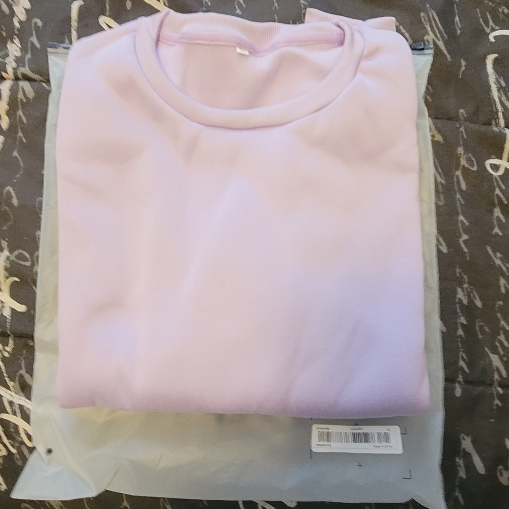 Brand new sweatshirt Ladies XL lite purple.